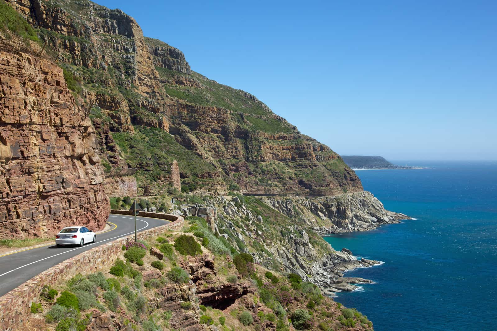 Chapman's Peak Drive in der Felswand über dem Atlantik