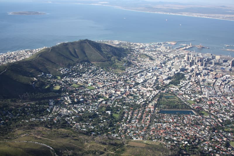 Blick vom Tafelberg auf Kapstadt, Signal Hill und die Tafelbucht