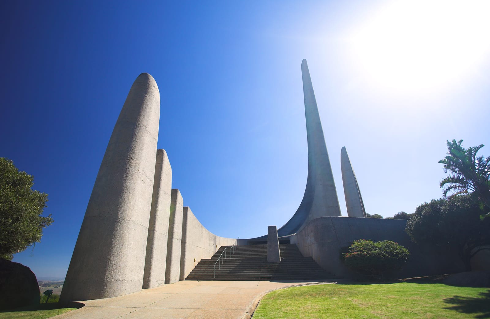 Die Betonsäulen des Afrikaans-Sprachdenkmals am Paarl-Berg