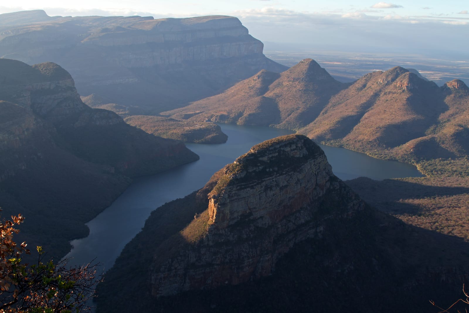 Blick in den Blyde River Canyon mit Stausee