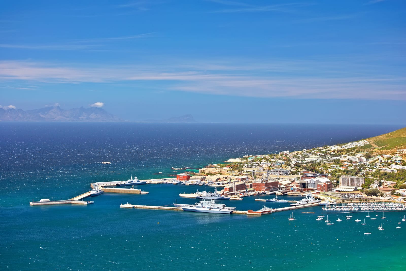 Hafen und Häuser von Simon's Town an der False Bay